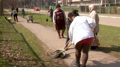 Весняне прибирання: у Черкасах "Дніпровського" Весняне прибирання: у Черкасах "Дніпровського"