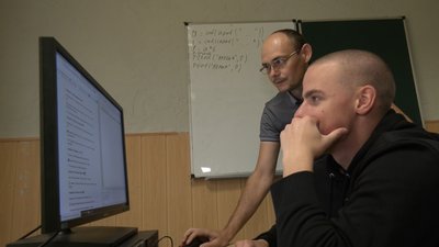 Володимирський ліцей ім. О.Цинкаловського, школа, реформа старшої школи, учень за партою