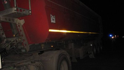 Зачепила причепом: на Чернігівщині пішохід загинув під колесами вантажівки