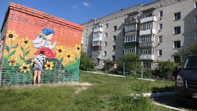 На Сумщині патріотичними малюнками прикрашають господарчі споруди На Сумщині патріотичними малюнками прикрашають господарчі споруди