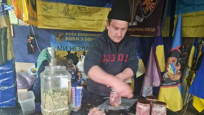 волонтери, допомога, тушкованка, свині, м'ясо, дрон, віськові, зсу волонтери, допомога, тушкованка, свині, м'ясо, дрон, віськові, зсу