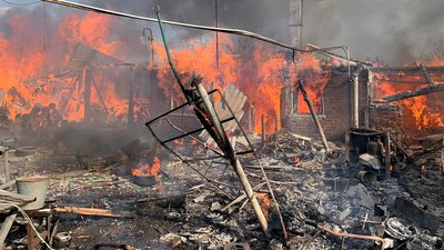 19 жовтня РФ обстріляла Вовчанськ, спалахнула пожежа 19 жовтня РФ обстріляла Вовчанськ, спалахнула пожежа