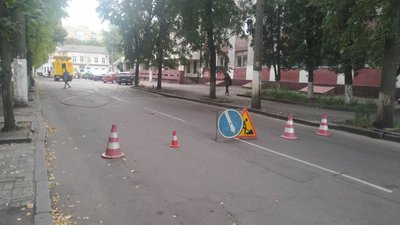 На одній з вулиць Житомира впала опора, яка перегородила проїжджу частину (ФОТО) На одній з вулиць Житомира впала опора, яка перегородила проїжджу частину (ФОТО)