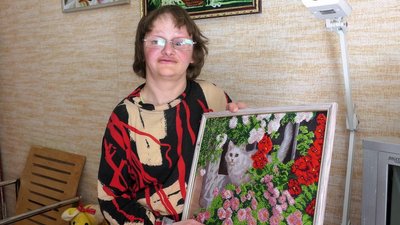 У психіатричному інтернаті на Сумщині малюють картини для військових У психіатричному інтернаті на Сумщині малюють картини для військових