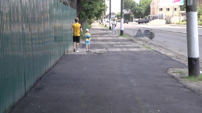 У Житомирі на вулиці Грушевського комунальники ремонтують тротуари У Житомирі на вулиці Грушевського комунальники ремонтують тротуари