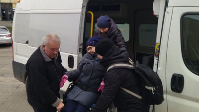В місті на Волині запрацювало соціальне таксі. Як скористатися послугами В місті на Волині запрацювало соціальне таксі. Як скористатися послугами