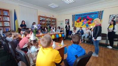 Пів тисячі книжок для переселенців: у Тернополі організували акцію