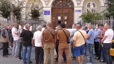 У Франківську під судом протестували власники гаражів