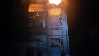 Пожежа у будинку у Курилівці після влучання російської КАБ, 8 грудня Пожежа у будинку у Курилівці після влучання російської КАБ, 8 грудня