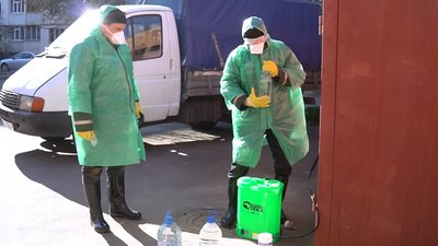 У Полтавських будинках розприскують хлорвмісні дезінфектори У Полтавських будинках розприскують хлорвмісні дезінфектори