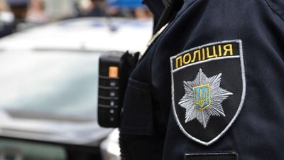 Продавав одяг та запевняв що гроші віддасть ЗСУ. Нацполіція підозрює мешканця Одещини у шахрайстві