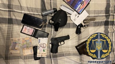 Вимагали гроші у "закладчиків": чотирьом поліцейським у Харкові оголосили підозру Вимагали гроші у "закладчиків": чотирьом поліцейським у Харкові оголосили підозру