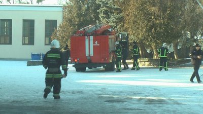"Перевірили 28 шкіл та 10 садочків". Замінування навчальних закладів у Вінниці