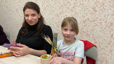 Марія разом з донькою під час майстер-класу. Марія разом з донькою під час майстер-класу.