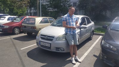 «Кожна поїздка – це своя маленька мікроісторія»: полтавський таксист написав книгу