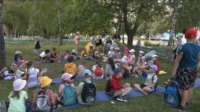 Обіймають собак і слухають лекції про Україну: у черкаській школі діє табір Обіймають собак і слухають лекції про Україну: у черкаській школі діє табір
