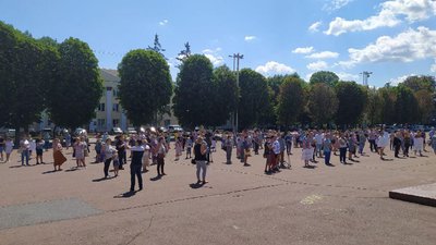 На акції були присутні люди різної вікової категорії. Фото: Суспільне Поділля На акції були присутні люди різної вікової категорії. Фото: Суспільне Поділля