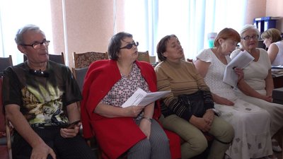Роботу знайшла одразу: у Черкасах переселенка з Херсона керує хором незрячих Роботу знайшла одразу: у Черкасах переселенка з Херсона керує хором незрячих