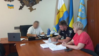 Посадовцю відділу освіти і бухгалтерці повідомили про підозру в привласнені грошей