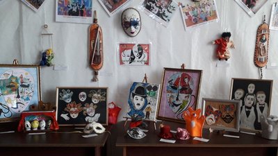 У Сумах діти спеціальної школи показали свої творчі роботи до дня театру