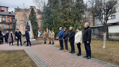 "Територія сильних духом". У Прикарпатському університеті вшанували пам’ять полеглих за Україну "Територія сильних духом". У Прикарпатському університеті вшанували пам’ять полеглих за Україну
