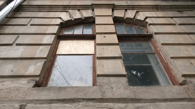 У Харкові заборгували комунальникам, які відновлюють місто після обстрілів У Харкові заборгували комунальникам, які відновлюють місто після обстрілів