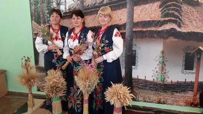 У громаді на Житомирщині школярів навчають робити дідухів У громаді на Житомирщині школярів навчають робити дідухів