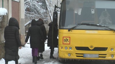 Встають о 6, аби дістатися до школи: скільки Хмельниччині не вистачає шкільних автобусів