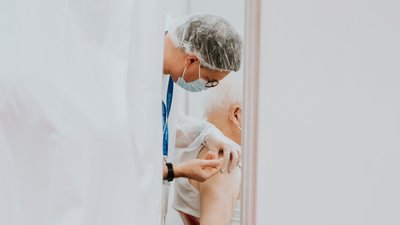 За минулу добу на Запоріжжі від COVID-19 вакцинувалися 1946 мешканців області