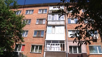 У Житомирі біля багатоповерхівки утворилося стихійне смітєзвалище У Житомирі біля багатоповерхівки утворилося стихійне смітєзвалище