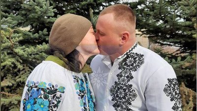 Війна — не завада коханню: на передовій побралася пара, яка служить в 10 гірсько-штурмовій бригаді