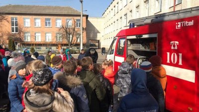 Черкаським школярам провели урок безпеки Черкаським школярам провели урок безпеки