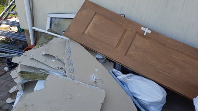 Вибиті двері та вікна під час вибухової хвилі Вибиті двері та вікна під час вибухової хвилі