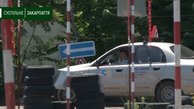 Сирієць Яман Хураня склав іспит із водіння в Ужгороді Сирієць Яман Хураня склав іспит із водіння в Ужгороді