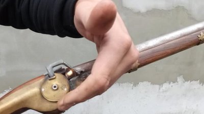 4 роки позбавлення волі присудили ніжинському реконструктору зброї Денису Дубровському 4 роки позбавлення волі присудили ніжинському реконструктору зброї Денису Дубровському