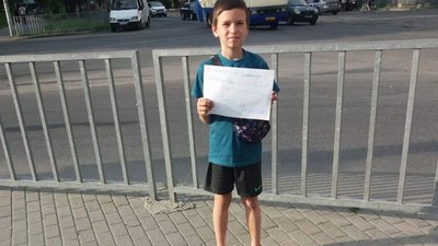 "Я вже дорослий. Я волонтер". У Дніпрі 9-річний хлопчик продав іграшки, щоб зібрати гроші для ЗСУ "Я вже дорослий. Я волонтер". У Дніпрі 9-річний хлопчик продав іграшки, щоб зібрати гроші для ЗСУ