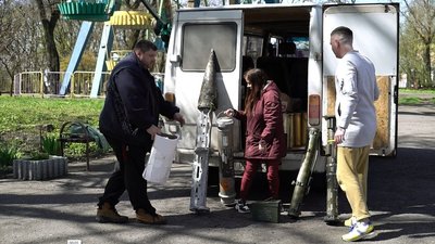 "А чим я можу бути корисним": волонтери з Полтави щотижня возять допомогу військовим на передову