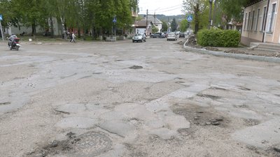 Перехрестя вулиці Першотравневої і Героїв Небесної Сотні Перехрестя вулиці Першотравневої і Героїв Небесної Сотні