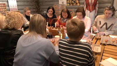 "Це магічне дійство " — майстерклас із писанкарства провели у Рівному "Це магічне дійство " — майстерклас із писанкарства провели у Рівному