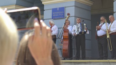 День вишиванки у Чернівцях у десяти фото День вишиванки у Чернівцях у десяти фото