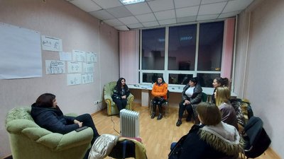 "Ми живемо не втратою, а з втратою". У Дніпрі надають психологічну допомогу родинам загиблих військових "Ми живемо не втратою, а з втратою". У Дніпрі надають психологічну допомогу родинам загиблих військових