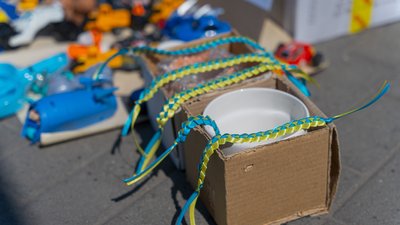 Продають свої іграшки, щоб підтримати армію. У Дніпрі дев’ятирічні хлопці допомагають ЗСУ Продають свої іграшки, щоб підтримати армію. У Дніпрі дев’ятирічні хлопці допомагають ЗСУ