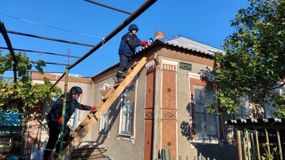 Львівські рятувальники відновлюють будинки на Сході Львівські рятувальники відновлюють будинки на Сході