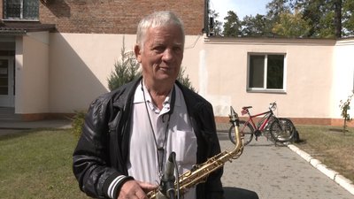 Музика для онкохворих: черкаські музиканти грали для пацієнтів диспансеру