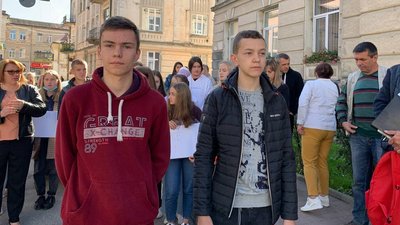 На Тернопільщині протестували проти закриття 10 класу На Тернопільщині протестували проти закриття 10 класу