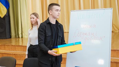 Здавали макулатуру та кришечки: вінницькі школярі зібрали гроші для оборонців Здавали макулатуру та кришечки: вінницькі школярі зібрали гроші для оборонців