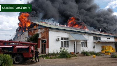 У Хусті горить місцеве підприємство У Хусті горить місцеве підприємство