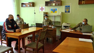 Вступають військові та цивільні. Як на Донеччині формують територіальну оборону