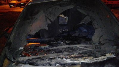 Вночі у Чернігові підпалили автомобіль Вночі у Чернігові підпалили автомобіль
