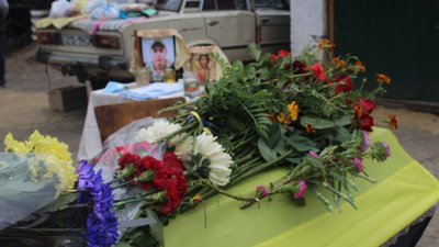 "Ми за нього помстимося". У селі Московський Бобрик на Сумщині попрощалися з сержантом Владиславом Рудницьким "Ми за нього помстимося". У селі Московський Бобрик на Сумщині попрощалися з сержантом Владиславом Рудницьким